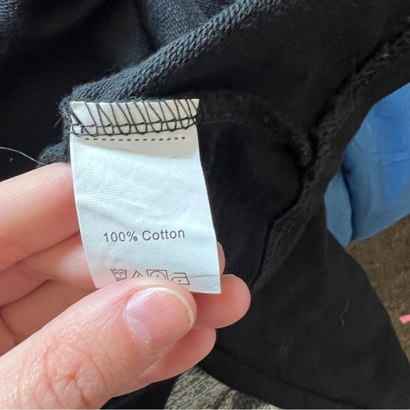 NWT Lips Cropped Hoodie - Picture 3 of 5